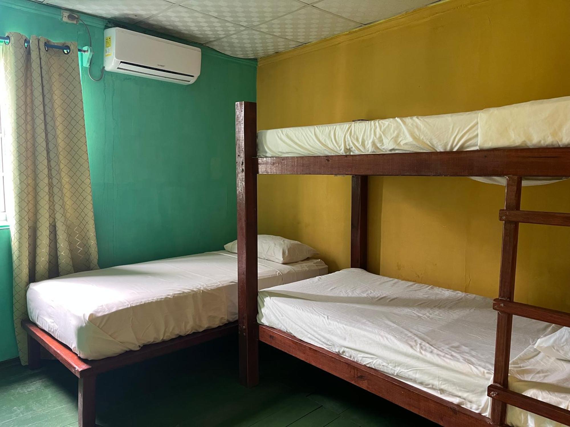 Hostal Cay Bastimentos Bagian luar foto