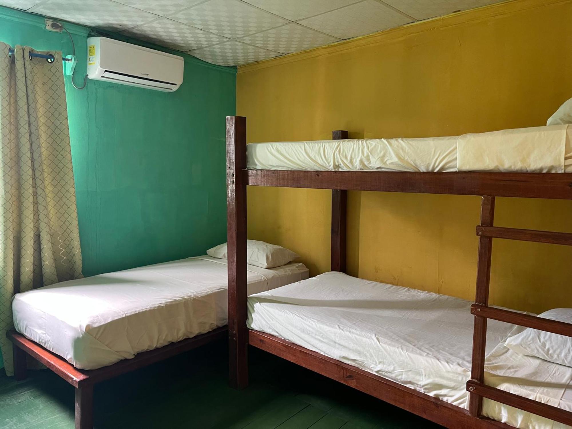 Hostal Cay Bastimentos Bagian luar foto