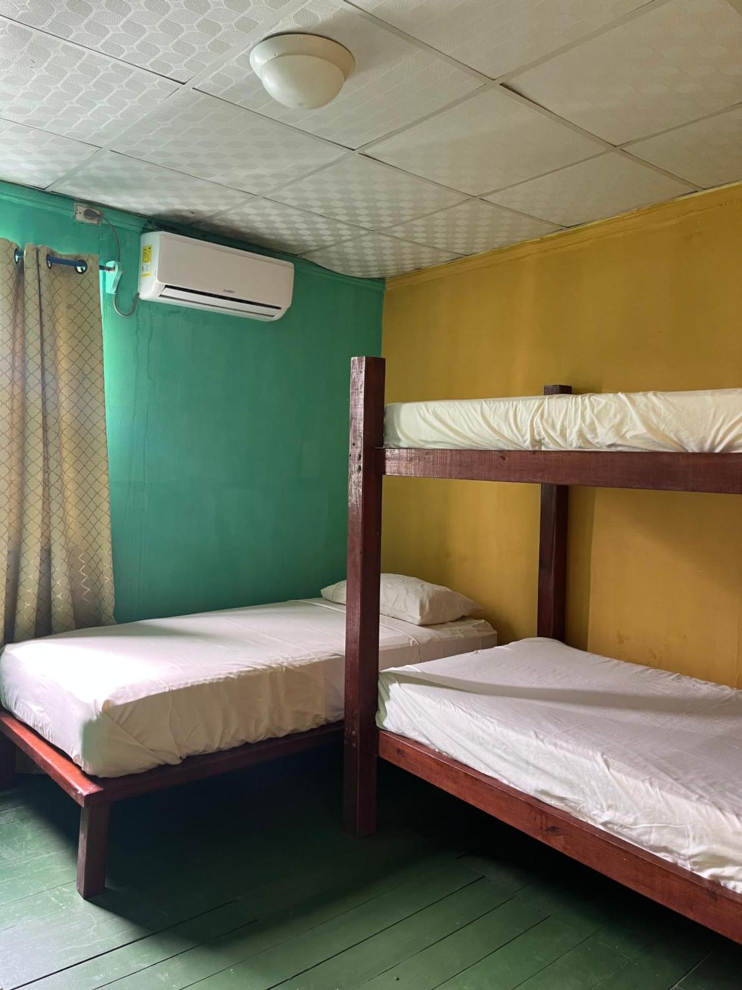Hostal Cay Bastimentos Bagian luar foto